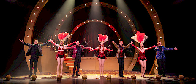 Jon van Eerd, Stanley Burleson e.a. Ons pap wil bij de revue